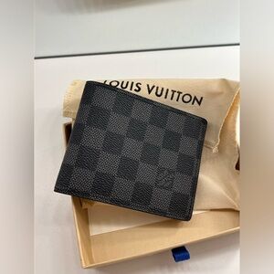 Men’s Louis Vuitton wallet